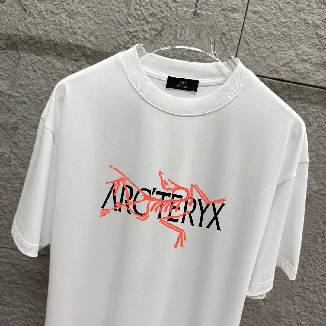ARC'TERYX* *2025 New Arrival Classic logo T Same Style ：Black White Size： S （90-130 ） M （120-150 ） L （140-165 ） XL （160-180 ） XXL （180 ）